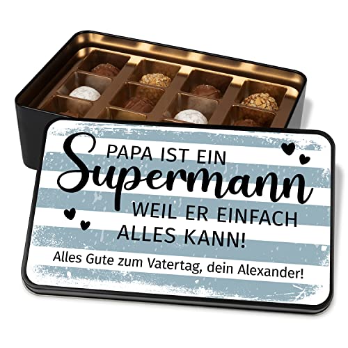 Pralinendose personalisiert mit Wunschtext „Papa ist ein Supermann“ – Schokolade Geschenk für Vater – Metalldose mit 12 Confiserie-Pralinen – Geschenk-Idee zum Geburtstag, Vatertag, Weihnachten Pralinendose personalisiert mit Wunschtext „Papa ist ein Supermann“ – Schokolade Geschenk für Vater – Metalldose mit 12 Confiserie-Pralinen – Geschenk-Idee zum Geburtstag, Vatertag, Weihnachten von True Statements