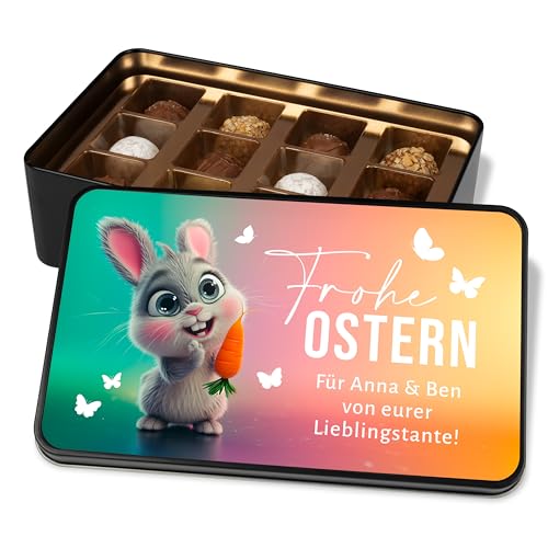 Schoko-Geschenk zu Ostern: Pralinendose personalisiert „Frohe Ostern!“ – Osterhase mit Möhrchen – Ostergrüße Ostergeschenke – Metalldose mit 12 Confiserie-Pralinen von True Statements