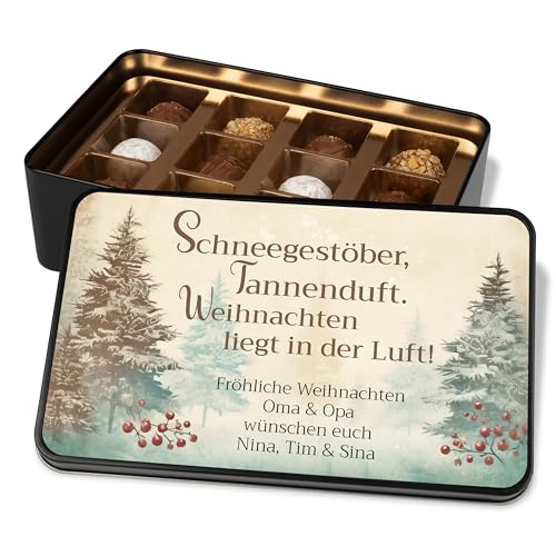 Vintage Pralinendose personalisiert „Schneegestöber, Tannenduft. Weihnachten liegt in der Luft!“ – 12 Confiserie-Pralinen in Metalldose – Schoko Weihnachtskarte - Geschenk für Freunde & Familie von True Statements