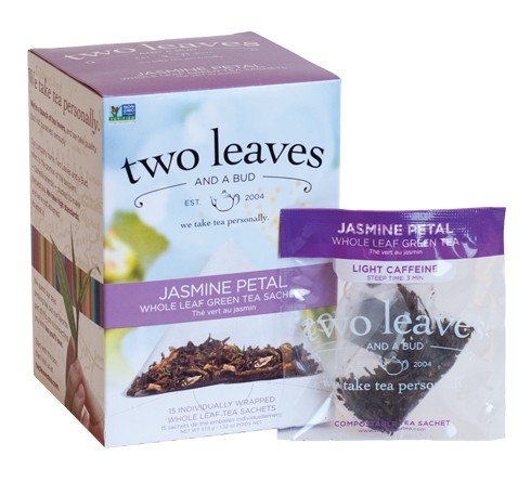 two leaves and a bud - grüner premium Tee mit Jasminblüten - 15 Pyramiden Teebeutel aromaversiegelt von TWO LEAVES AND A BUD