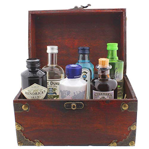 Famous Gin Geschenk-Collection - 6 Gin-Flaschen in einer schönen Piraten-Schatzkiste als witziges Geschenk von HISTORIA