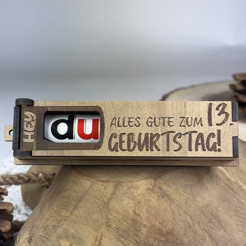 Urhome Geschenkbox Alles Gute zum 13. Geburtstag mit Duplo Schokoriegel - Überraschung Holzbox mit Spruch Gravur inkl. Schokolade Geschenk Riegel - Geburtstagsgeschenk für Kind Junge Mädchen von Urhome