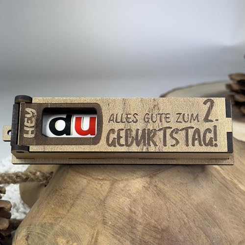 Urhome Geschenkbox Alles Gute zum 2. Geburtstag mit Duplo Schokoriegel - Überraschung Holzbox mit Spruch Gravur inkl. Schokolade Geschenk Riegel - Geburtstagsgeschenk für Kind Junge Mädchen Urhome Geschenkbox Alles Gute zum 2. Geburtstag mit Duplo Schokoriegel - Überraschung Holzbox mit Spruch Gravur inkl. Schokolade Geschenk Riegel - Geburtstagsgeschenk für Kind Junge Mädchen von Urhome