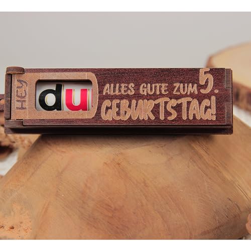 Urhome Geschenkbox Alles Gute zum 5. Geburtstag mit Duplo Schokoriegel - Überraschung Holzbox mit Spruch Gravur inkl. Schokolade Geschenk Riegel - Geburtstagsgeschenk Dunkel Braun von Urhome