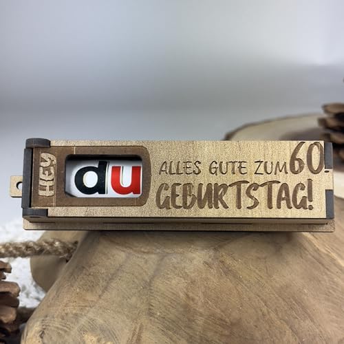 Urhome Geschenkbox Alles Gute zum 60. Geburtstag mit Duplo Schokoriegel - Überraschung Holzbox mit Spruch Gravur inkl. Schokolade Geschenk Riegel - Geburtstagsgeschenk für Erwachsene Mann Frau von Urhome