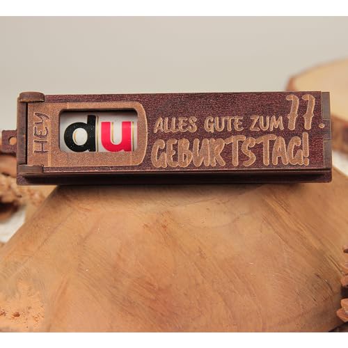 Urhome Geschenkbox Alles Gute zum 77. Geburtstag mit Duplo Schokoriegel - Überraschung Holzbox mit Spruch Gravur inkl. Schokolade Geschenk Riegel - Geburtstagsgeschenk Dunkel Braun von Urhome