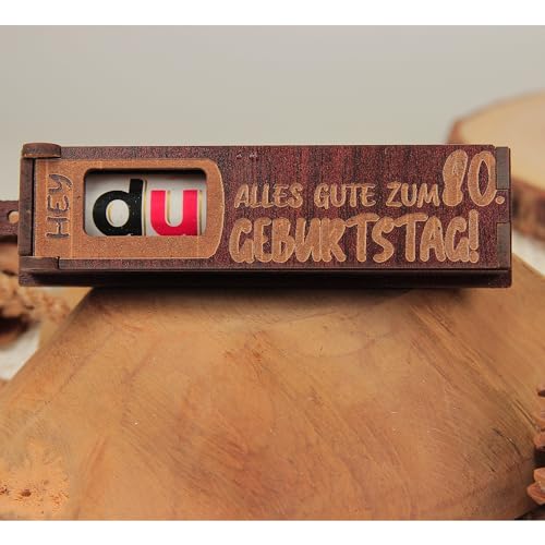 Urhome Geschenkbox Alles Gute zum 80. Geburtstag mit Duplo Schokoriegel - Überraschung Holzbox mit Spruch Gravur inkl. Schokolade Geschenk Riegel - Geburtstagsgeschenk Dunkel Braun von Urhome