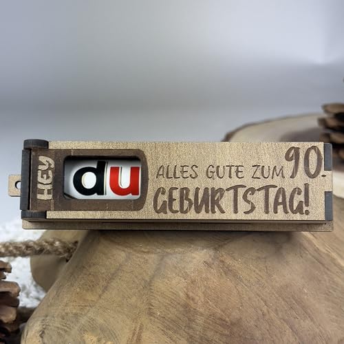 Urhome Geschenkbox Alles Gute zum 90. Geburtstag mit Duplo Schokoriegel - Überraschung Holzbox mit Spruch Gravur inkl. Schokolade Geschenk Riegel - Geburtstagsgeschenk für Erwachsene Mann Frau von Urhome