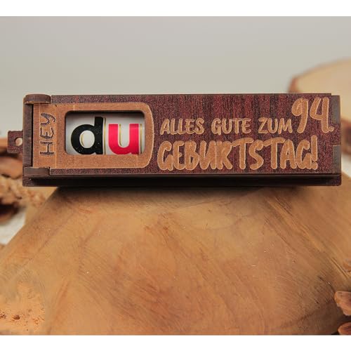 Urhome Geschenkbox Alles Gute zum 94. Geburtstag mit Duplo Schokoriegel - Überraschung Holzbox mit Spruch Gravur inkl. Schokolade Geschenk Riegel - Geburtstagsgeschenk Dunkel Braun von Urhome