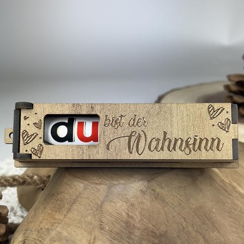 Urhome Geschenkbox der Wahnsinn Gravur mit Duplo Schokoriegel - Herzen Holz Box mit Spruch inkl. Schokolade Riegel - Danke Geschenk für Freund Freundin Männer Frauen Partner graviert Urhome Geschenkbox der Wahnsinn Gravur mit Duplo Schokoriegel - Herzen Holz Box mit Spruch inkl. Schokolade Riegel - Danke Geschenk für Freund Freundin Männer Frauen Partner graviert von Urhome