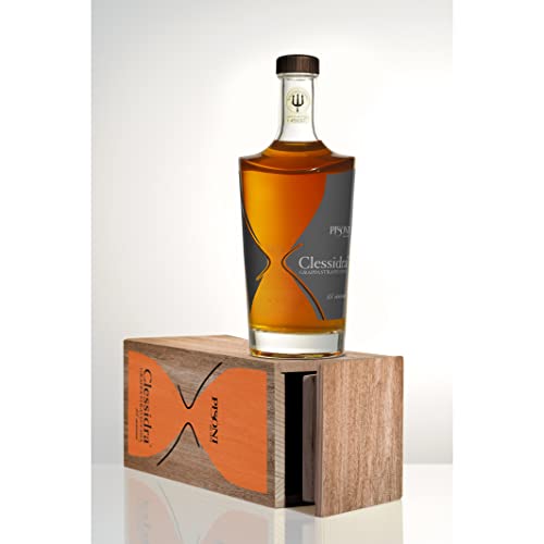 Vianello Pisoni Grappa Clessidra stravecchia 15 Jahre im Barrique gereift, 0,7 Liter in der Holzkiste Vianello Pisoni Grappa Clessidra stravecchia 15 Jahre im Barrique gereift, 0,7 Liter in der Holzkiste von Vianello