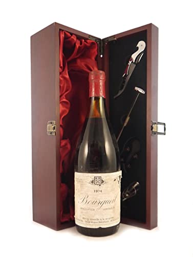 Bourgueil 1974 Paul Maitre in einer mit Seide ausgestatetten Geschenkbox, da zu 4 Weinaccessoires, 1 x 750ml von Vintagewinegifts