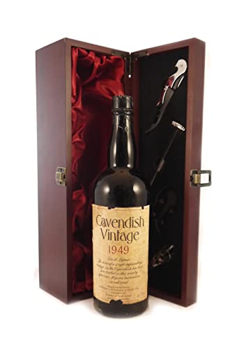 Cavendish Vin de Liqueur 1949 in einer mit Seide ausgestatetten Geschenkbox, da zu 4 Weinaccessoires, 1 x 750ml von Vintagewinegifts