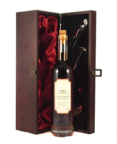 Chateau Pierron Tres Vieille Vintage Armagnac 1961 50cls Decanted Selection in einer mit Seide ausgestatetten Geschenkbox, da zu 4 Weinaccessoires, 1 x 500ml von Vintagewinegifts