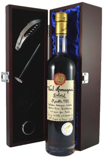 Delord Freres Bas Vintage Armagnac (70cl) 1982 in einer mit Seide ausgestatetten Geschenkbox, da zu 4 Weinaccessoires, 1 x 700ml von Vintagewinegifts