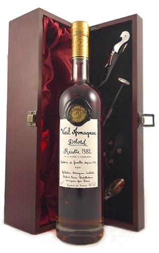 Delord Freres Bas Vintage Armagnac (70cl) 1982 in einer mit Seide ausgestatetten Geschenkbox, da zu 4 Weinaccessoires, 1 x 700ml von Vintagewinegifts