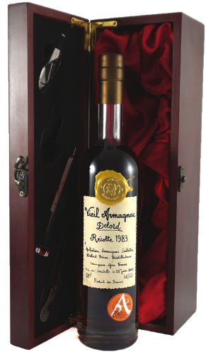 Delord Freres Bas Vintage Armagnac 1983 (50cl) in einer mit Seide ausgestatetten Geschenkbox, da zu 4 Weinaccessoires, 1 x 500ml von Vintagewinegifts