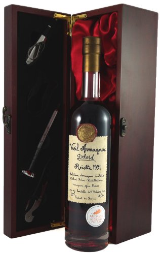 Delord Freres Bas Vintage Armagnac 1991 (50cl) in einer mit Seide ausgestatetten Geschenkbox, da zu 4 Weinaccessoires, 1 x 500ml von Vintagewinegifts