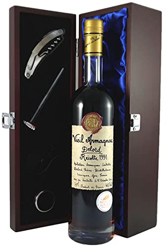 Delord Freres Bas Vintage Armagnac 1991 (70cl) in einer mit Seide ausgestatetten Geschenkbox, da zu 4 Weinaccessoires, 1 x 700ml von Vintagewinegifts