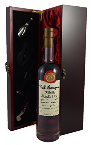 Delord Freres Bas Vintage Armagnac 2004 (50cl) in einer mit Seide ausgestatetten Geschenkbox, da zu 4 Weinaccessoires, 1 x 500ml von Vintagewinegifts