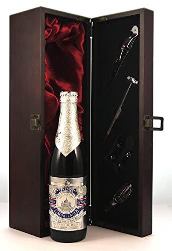 Royal Wedding Strong Lager 1981 Ind Coope (330ml) in einer mit Seide ausgestatetten Geschenkbox, da zu 4 Weinaccessoires, 1 x 700ml von Vintagewinegifts