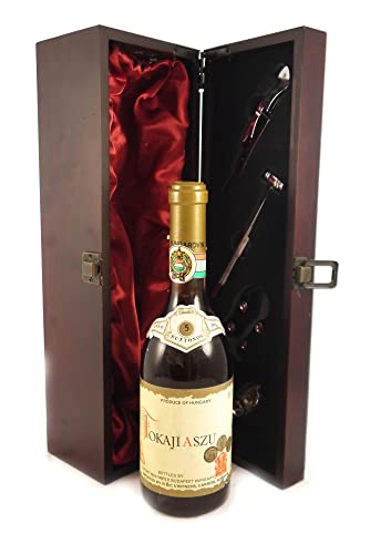 Tokaji Aszu 5 putts 1976 Monimpex (50cl) in einer mit Seide ausgestatetten Geschenkbox, da zu 4 Weinaccessoires, 1 x 500ml von Vintagewinegifts
