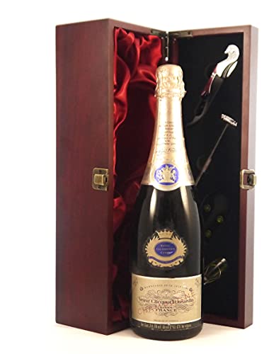 Veuve Clicquot Royal Celebration Cuvee Champagne 1975 in einer mit Seide ausgestatetten Geschenkbox, da zu 4 Weinaccessoires, 1 x 700ml von Vintagewinegifts