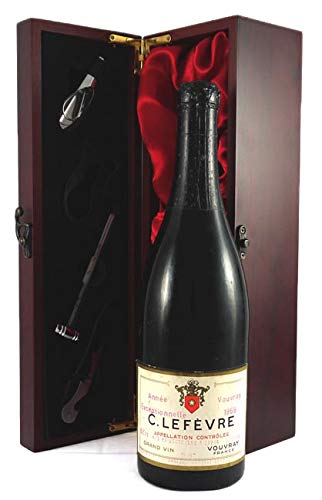 Vouvray 1959 C Lefevre (White wine) in einer mit Seide ausgestatetten Geschenkbox, da zu 4 Weinaccessoires, 1 x 750ml von Vintagewinegifts