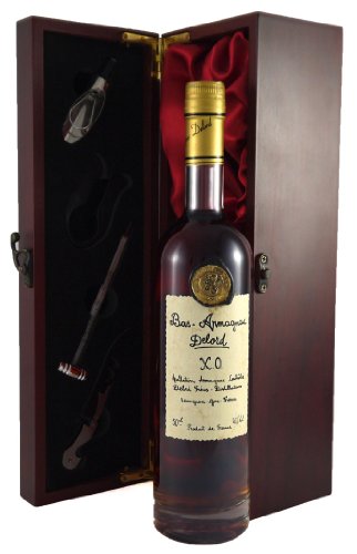 XO Delord Freres Bas Armagnac XO (50cl) in einer mit Seide ausgestatetten Geschenkbox, da zu 4 Weinaccessoires, 1 x 500ml von Vintagewinegifts