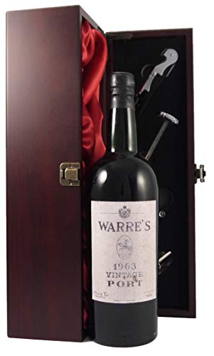 Warre's Vintage Port 1963 in einer mit Seide ausgestatetten Geschenkbox. Da zu vier Wein Zubehör, Korkenzieher, Giesser, Kapselabschneider,Weinthermometer, 1 x 750ml von Warre's Vintage Port