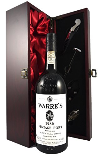 Warre's Vintage Port 1980 in einer mit Seide ausgestatetten Geschenkbox, da zu 4 Weinaccessoires, 1 x 750ml von Warre's Vintage Port