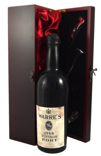 Warre's Vintage Port 1966 in einer mit Seide ausgestatetten Geschenkbox, da zu 4 Weinaccessoires, 1 x 750ml von Warre
