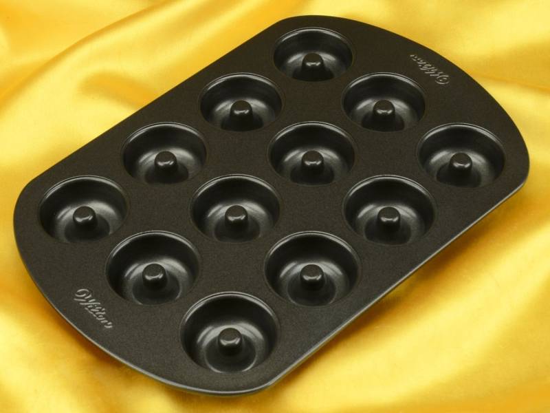 Wilton 12-Cavity Mini Donut Pan von Wilton