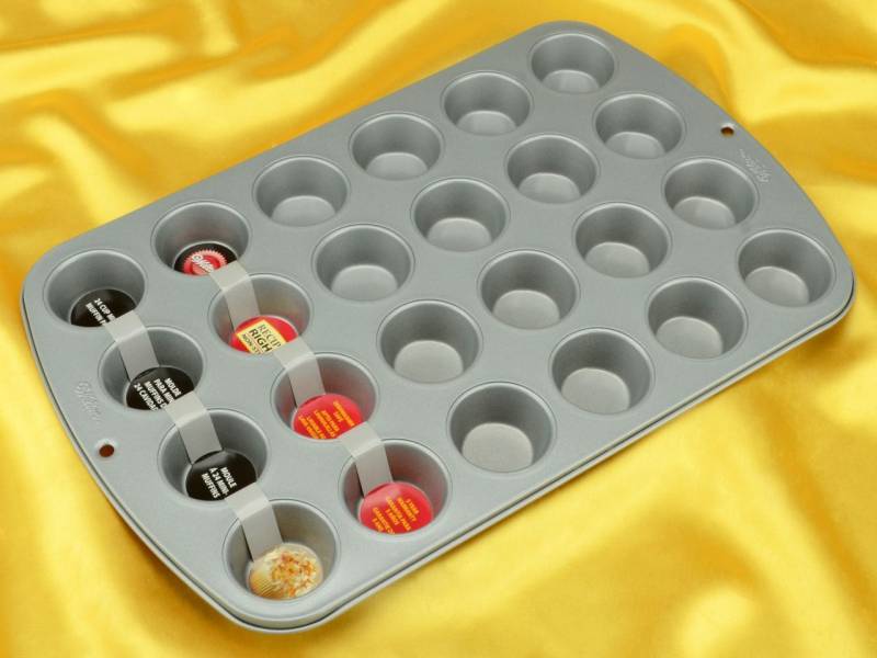 Wilton 24er Cup Mini Muffin Pan von Wilton