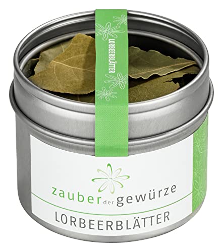 Zauber der Gewürze Lorbeerblätter – ganze, handverlesene Lorbeerblätter getrocknet, zum Würzen von deftigen Suppen und Eintöpfen sowie zum Einlegen von Fleisch, Fisch und Gemüse, 4 g Zauber der Gewürze Lorbeerblätter – ganze, handverlesene Lorbeerblätter getrocknet, zum Würzen von deftigen Suppen und Eintöpfen sowie zum Einlegen von Fleisch, Fisch und Gemüse, 4 g von Zauber der Gewürze