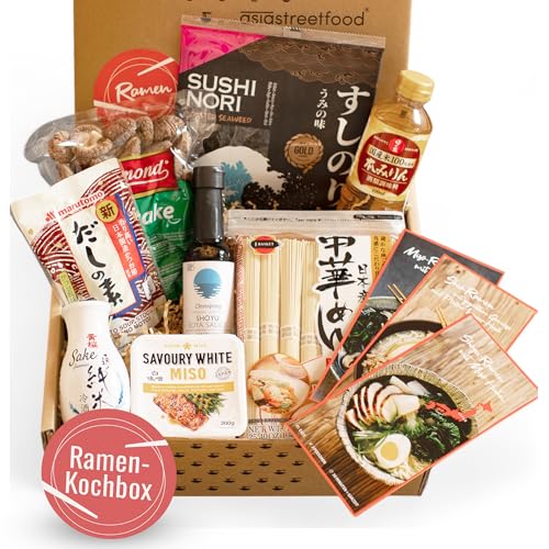 asiastreetfood Premium Ramen-Kochbox – Food-Box mit Zutaten inkl. Ramen Nudeln & Rezeptkarten für 3 Ramen-Suppen – Für Miso-Ramen, Shoyu-Ramen & Shio-Ramen – Geschenkidee für Asia-Food-Liebhaber asiastreetfood Premium Ramen-Kochbox – Food-Box mit Zutaten inkl. Ramen Nudeln & Rezeptkarten für 3 Ramen-Suppen – Für Miso-Ramen, Shoyu-Ramen & Shio-Ramen – Geschenkidee für Asia-Food-Liebhaber von asiastreetfood