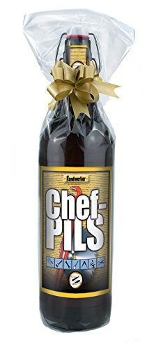 Chef-Pils 1 Liter Flasche mit Bügelverschluss (mit Geschenkfolie & Schleife) von bierundmehr