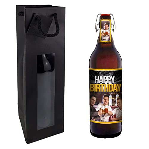 Happy Birthday (Freunde) 1 Liter Bier in Flasche mit Bügelverschluss (mit Tragetasche in schwarz) von bierundmehr
