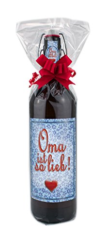 Oma ist so lieb 1 Liter Flasche mit Bügelverschluss (mit Geschenkfolie & Schleife) von bierundmehr