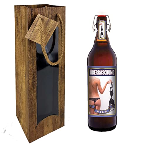 Überraschung - 1 Liter Flasche Bier mit Bügelverschluss (mit Tragetasche im Holzdesign) von bierundmehr