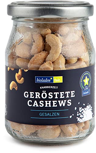 Geröstete Cashews mit Salz im Pfandglas von bioladen