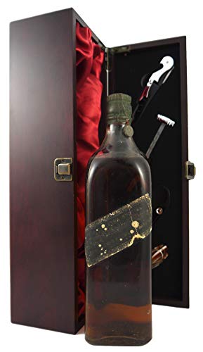 bottling Johnnie Walker Black Label Whisky 1930's in einer mit Seide ausgestatetten Geschenkbox. Da zu vier Wein Zubehör, Korkenzieher, Giesser, Kapselabschneider,Weinthermometer, 1 x 700ml von bottling Johnnie Walker Black