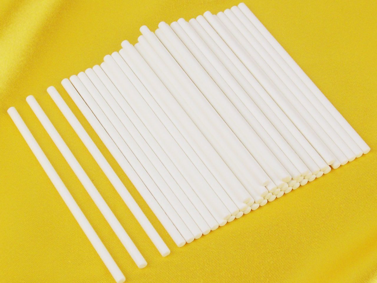 Cake Pop Sticks 10cm (Papier, 100 Stück) von dekofee