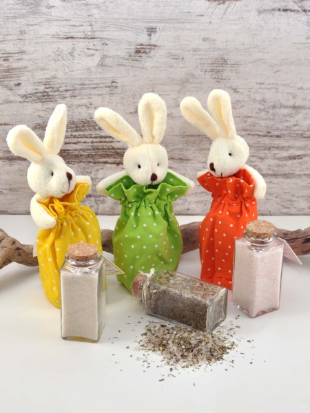 3er Salz-Häschen Set - 3 bunte Häschen mit 3 verschiedenen Salzen 3er Salz-Häschen Set - 3 bunte Häschen mit 3 verschiedenen Salzen von direct&friendly