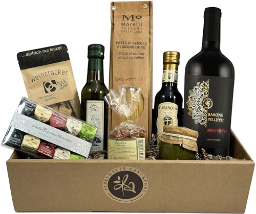 Präsentkorb italienische Genüsse mit Rotwein Primitivo und italienischer Feinkost | Spaghetti, Pesto Genovese, Olivenöl Extra Vergine und Aceto Balsamico di Modena, Gewürze, Weinkräcker und Tartufini. von FABELHAFTE GESCHENKE