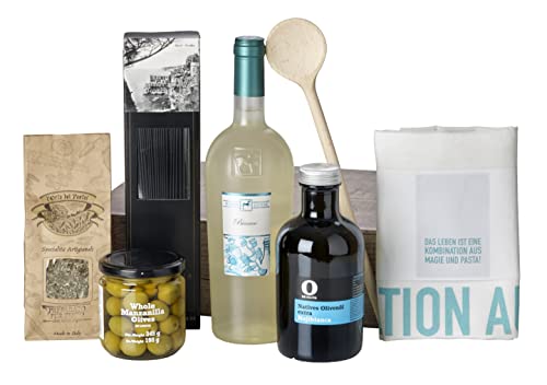 Wein-Geschenkset"Magischer Mix" | 1 Flasche Weißwein aus Abruzzen, Olivenöl, Spaghetti, Oliven, Gewürzmischung, Kochlöffel und Geschirrtuch Wein-Geschenkset"Magischer Mix" | 1 Flasche Weißwein aus Abruzzen, Olivenöl, Spaghetti, Oliven, Gewürzmischung, Kochlöffel und Geschirrtuch von freund
