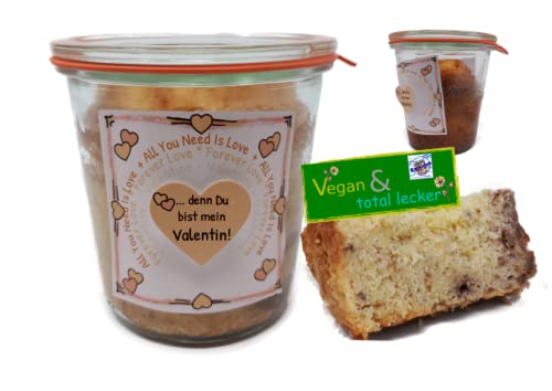 Vegan zubereiteter Kuchen im Glas zum Valentinstag mit Vanille-Cranberrys von generisch