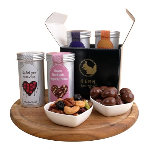 KERNenergie Nuss Geschenk Set – Geschenkidee für Paare – Valentinstag - Geschenke für Männer und für Frauen – 4 Nuss- und Schokoladen Snacks – 4x90g KERNenergie Nuss Geschenk Set – Geschenkidee für Paare – Valentinstag - Geschenke für Männer und für Frauen – 4 Nuss- und Schokoladen Snacks – 4x90g von kern-energie