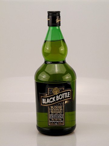 Whisky Black Bottle 5 Y.O. - Schotland Whisky Black Bottle 5 Y.O. - Schotland von the Black Bottle