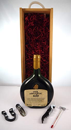 Jacques Ryst Vieille Vintage Armagnac 1935 (70cl) in einer Geschenkbox, da zu 4 Weinaccessoires, 1 x 700ml von vintage wine gifts